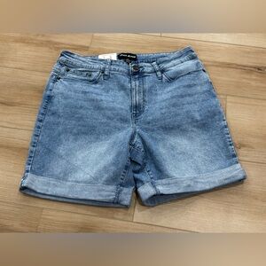 NWT DKNY Jeans Cuffed Denim Shorts Size 6 | Mid Rise Light Wash